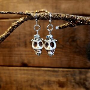 B1G1! Halloween Skull Earrings!